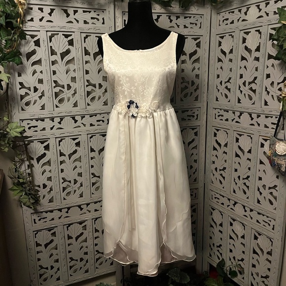 Rare Editions Other - 👗HOST PICK👗 GIRLS RARE EDITIONS IVORY & WHITE SLEEVELESS FLOWER GIRLS DRESS